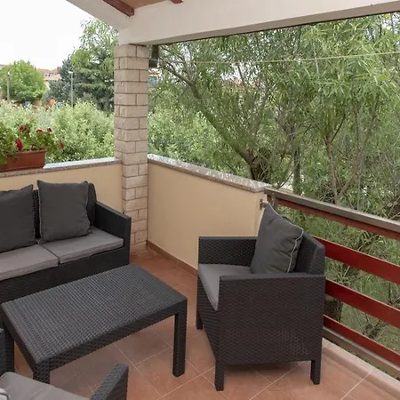 House In With Private Pool And * Fažana