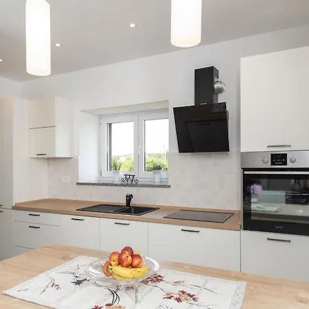Appartement House In With Private Pool And