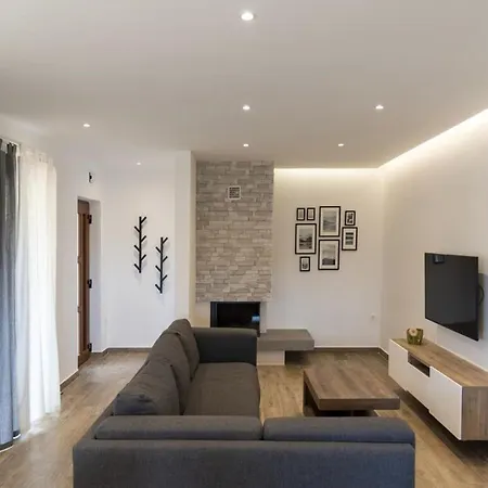 House In With Private Pool And