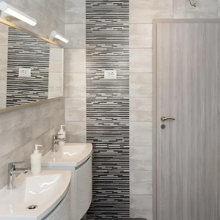 Appartement House In With Private Pool And *