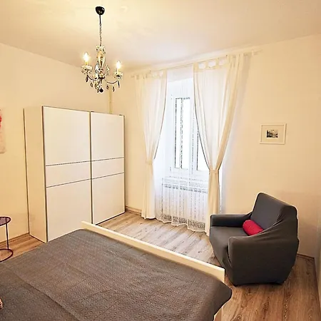 House In With Private Pool And Appartement