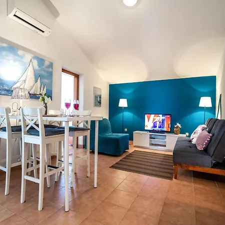 Appartement House In With Private Pool And Fažana