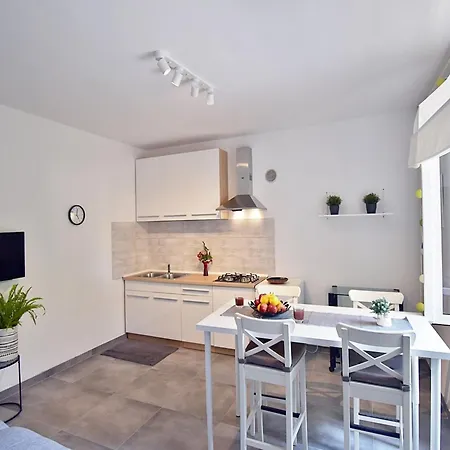 House In With Private Pool And Appartement