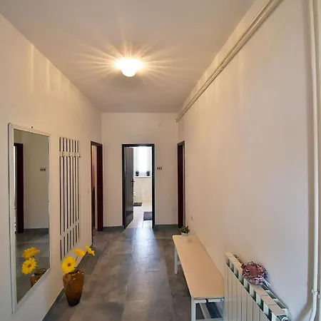 House In With Private Pool And Appartement Fažana