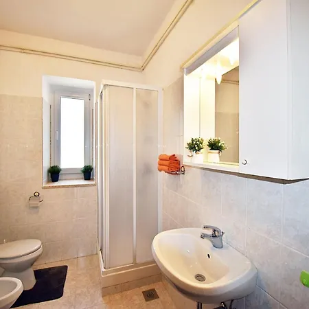 House In With Private Pool And Appartement Fažana