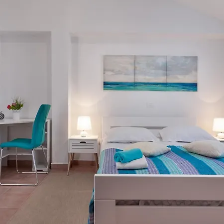 House In With Private Pool And Appartement