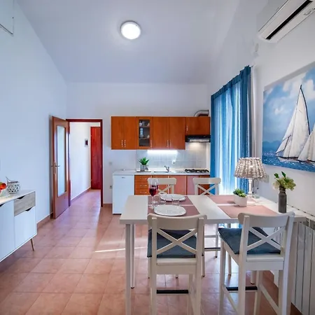 House In With Private Pool And